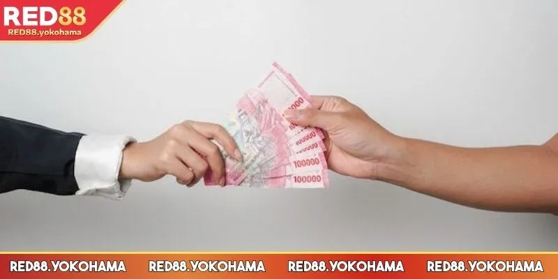 Mơ thấy người khác đưa tiền đánh con 01, 10